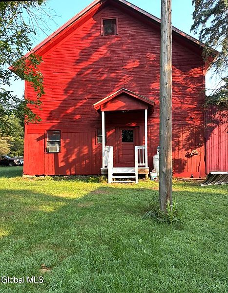 3rd image of 120 Weatherwax Road