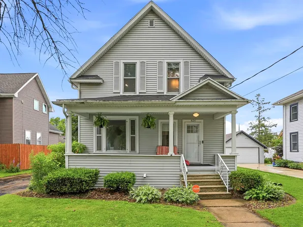 424 3rd St, Neenah, WI 54956