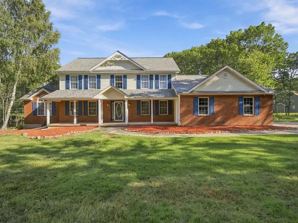 5190 White Birch Dr, Long Pond, PA 18334