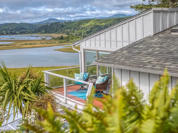 30 Bluffs Ct, Gleneden Beach, OR 97388