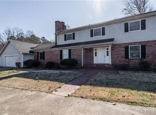1304 N Crossover Rd, Fayetteville, AR 72701