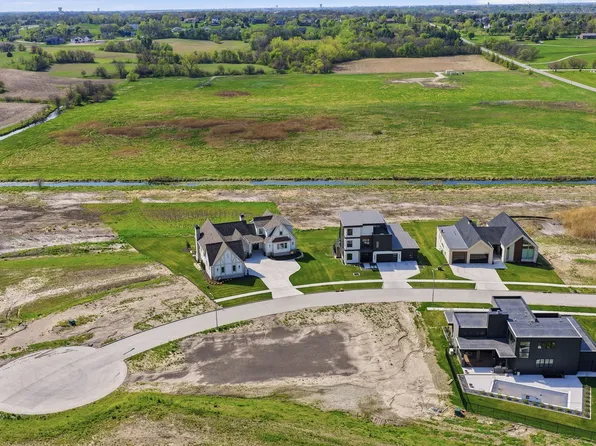 12089 NW Meadow Springs Dr, Johnston, IA 50131