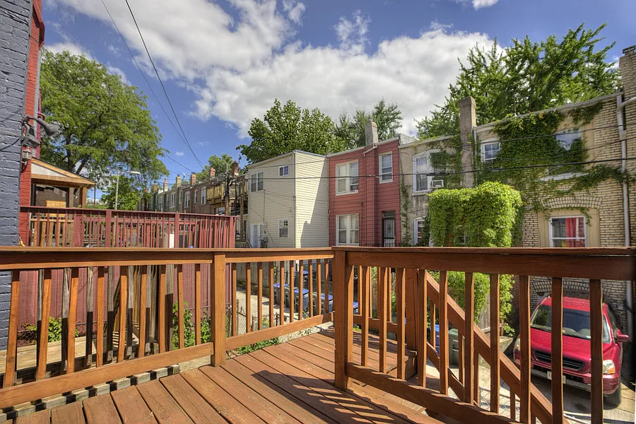 Cozy Townhouse in Columbia Heights! — Photo 3