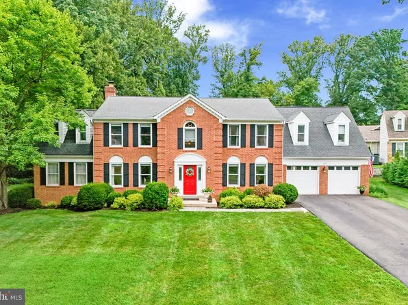 11556 Holly Briar Ln, Great Falls, VA 22066