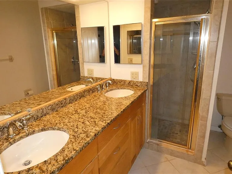 617 Segovia Ct NE — Photo 15