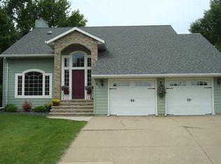 67 Southwood Dr, Fairmont, MN 56031