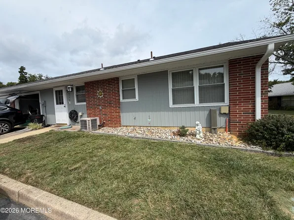 572A Sheffield Court, Lakewood, NJ 08701