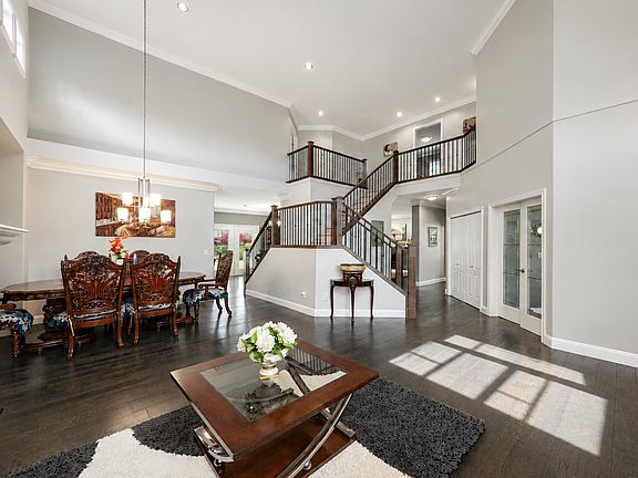 4th image of 10 Cedarwood Ct
