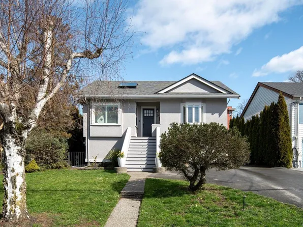 24 Lotus St, Victoria, BC V9A 1P4