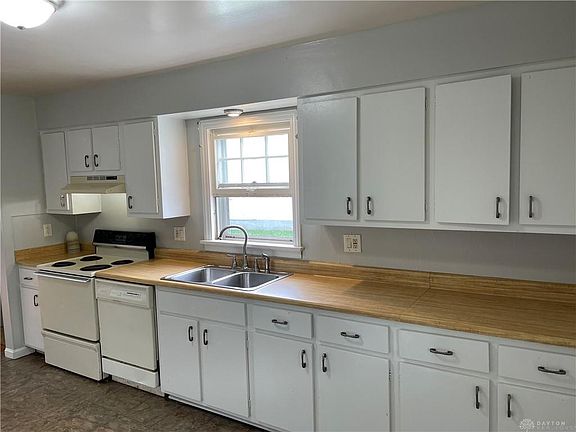 2nd image of 411 N Main St