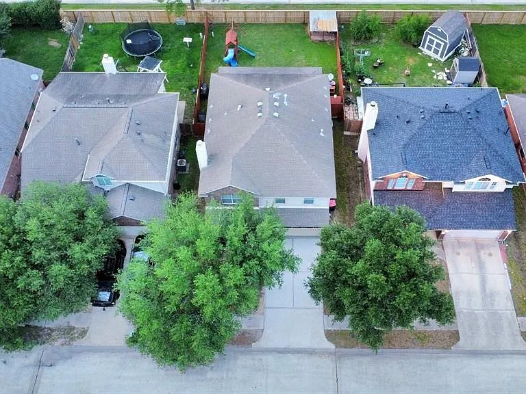 1215 Lavender Shade Ct — Photo 23