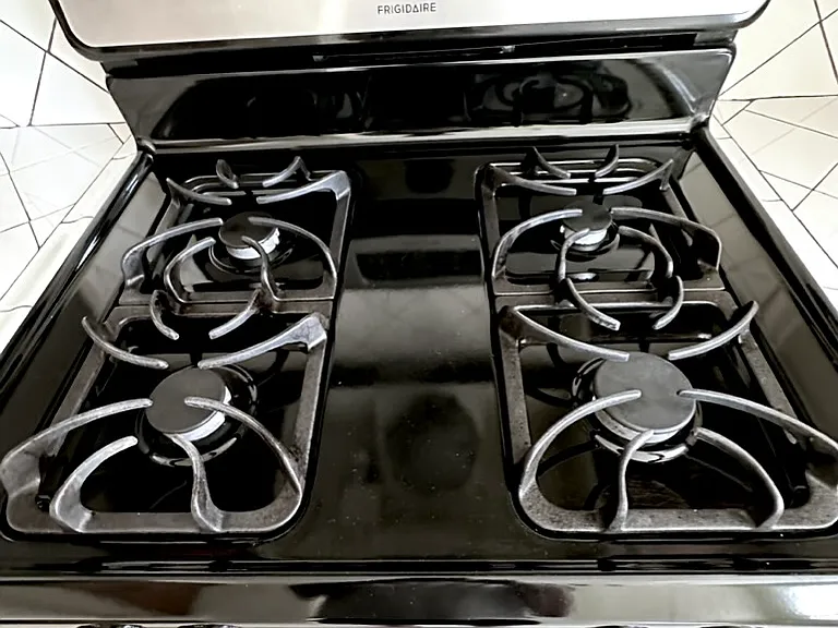 CHEF'S STOVE-HJIGH GAS BTU'S