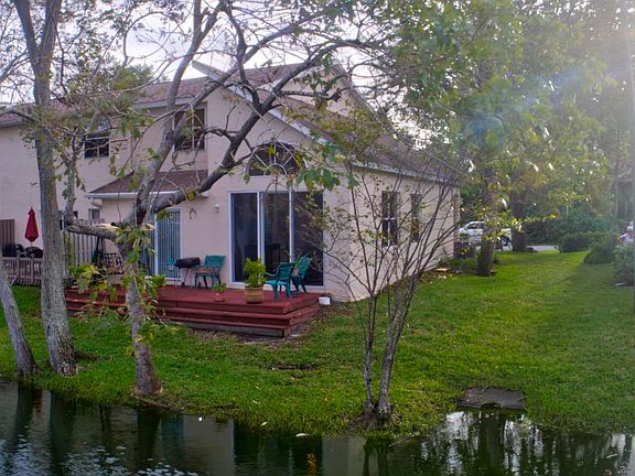 2nd image of 527 Lake Bridge Dr