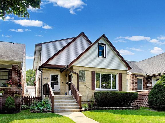 2nd image of 6744 N Oconto Ave