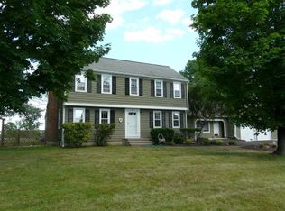 25 Valley View Rd, Newtown, CT 06470