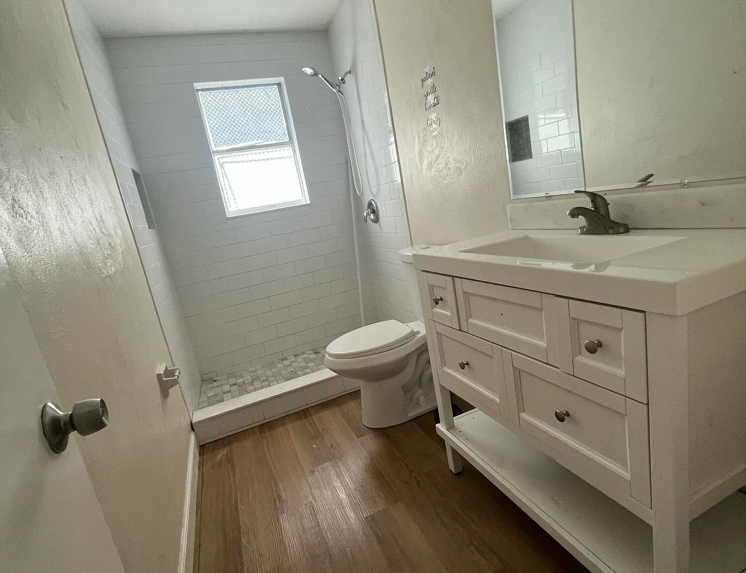 3 bed, 1.0 bath, 950 sqft, $2,470 — Photo 2