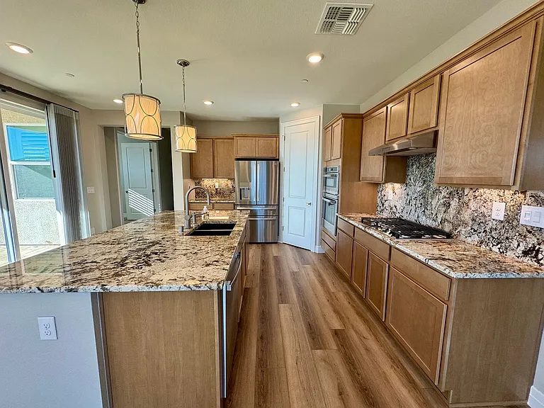 406 Heirloom St — Photo 3