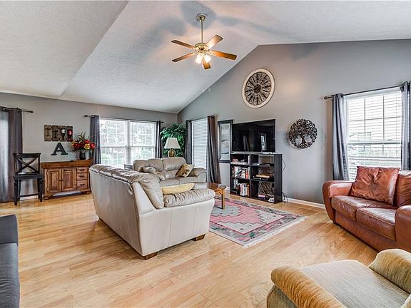 5th image of 33309 Ambleside Dr