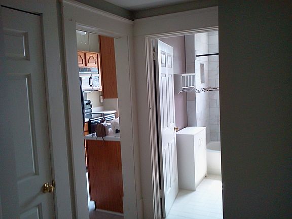 5th image of 400 E Washington St Unit 6