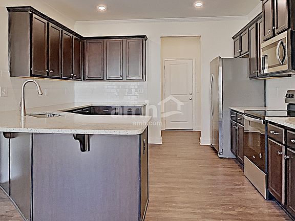 4th image of 568 Woodall Rd