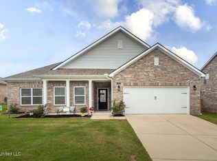 52 Twin Lakes Dr, Byhalia, MS 38611