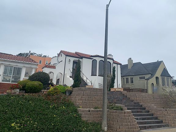 3rd image of 140 Brentwood Ave