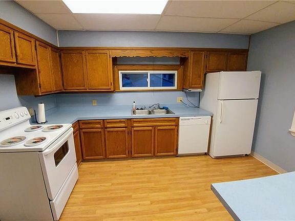 4th image of 261 East St