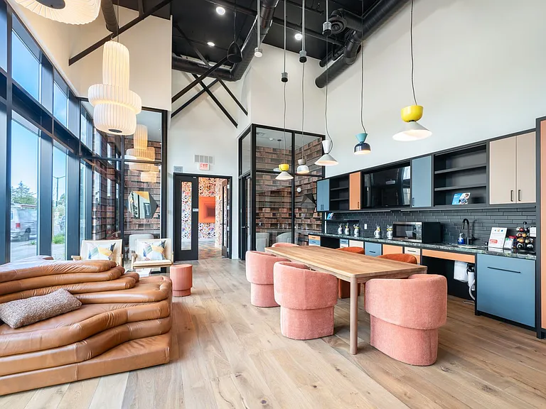 240 W Macarthur Blvd — Photo 21