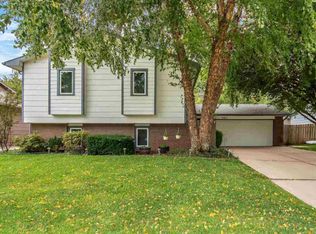 10815 W Rolling Hills Dr, Wichita, KS 67212