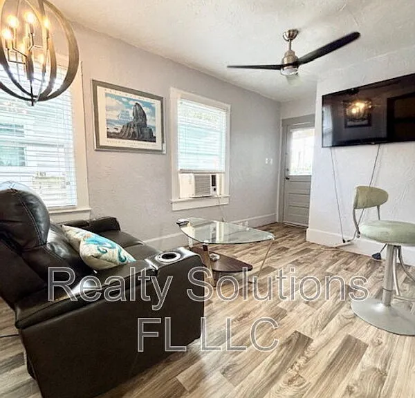 418 Daytona St — Photo 3