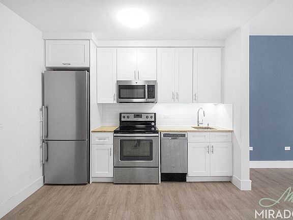 4th image of 237 E 34th St APT 201