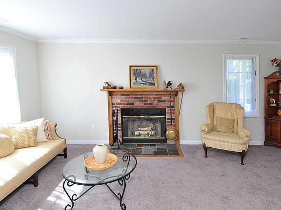 3rd image of 401 Chestnut Dr #401