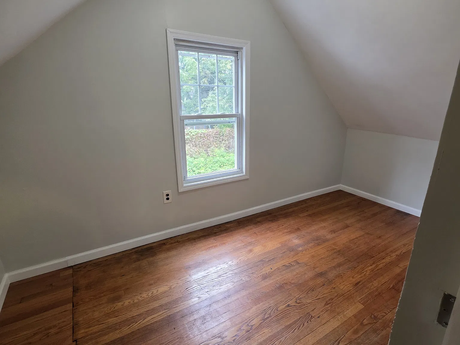 3 bed, 1000 sqft, $2,100 — Photo 3