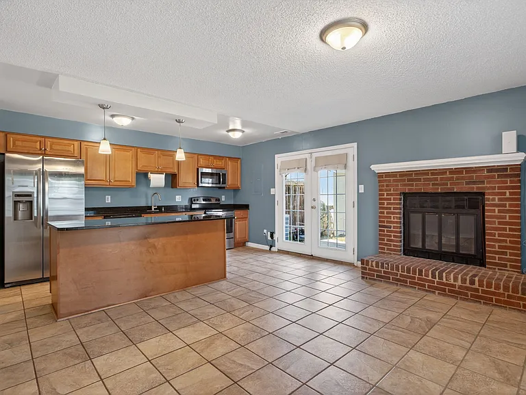 4718 Greenlaw Dr — Photo 3