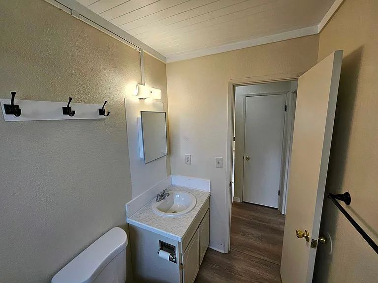 Sunset Apartments — Photo 22