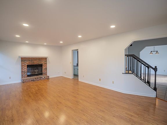 2nd image of 2326 N Stoneybrook St