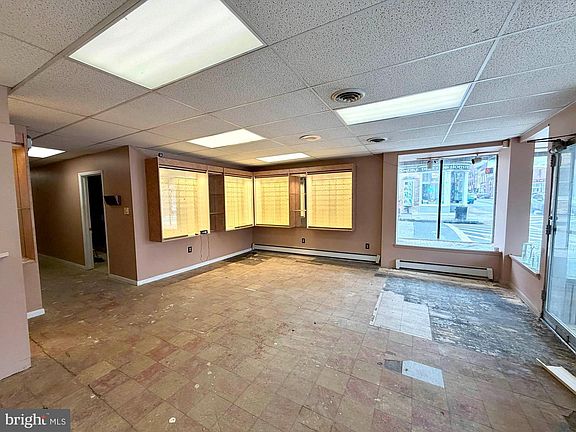 3rd image of 1135 Light St