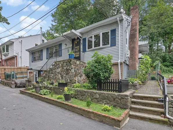 29 Bayrd Ter, Malden, MA 02148