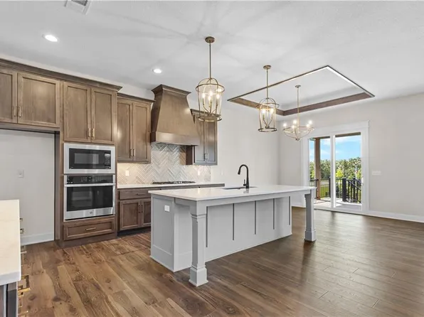 17412 Richards St, Overland Park, KS 66221