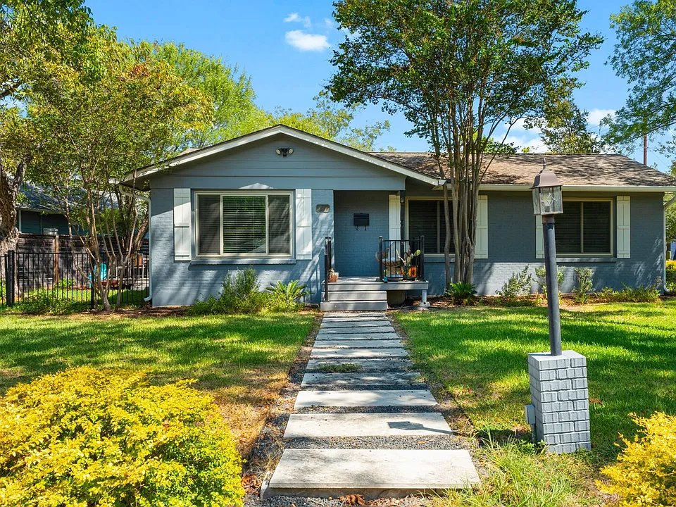 1200 Aggie Ln