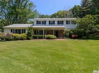 4 Pond Dr, Huntington, NY 11743