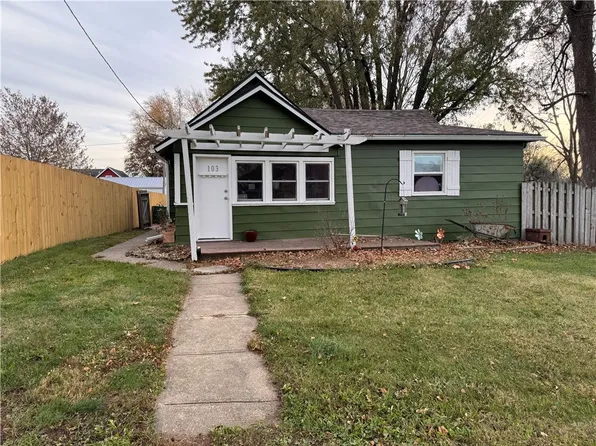 103 W Park Ave, Runnells, IA 50237