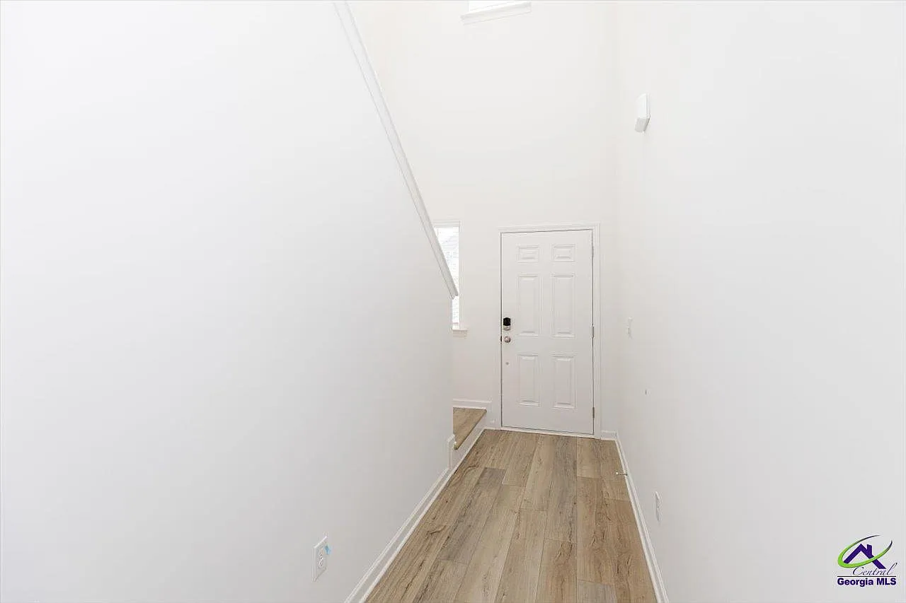 4 bed, 2.5 bath, 1950 sqft, $2,400 — Photo 4