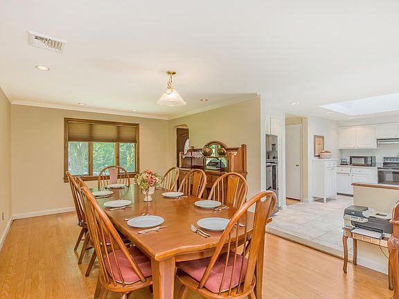 5th image of 45 Belknap Dr