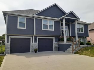 2227 NE 24th St, Blue Springs, MO 64029