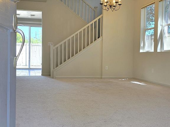 3rd image of 1092 Gardenia Ln