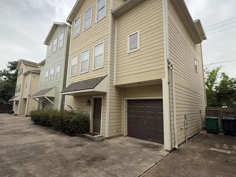 1828 Fletcher St — Photo 1