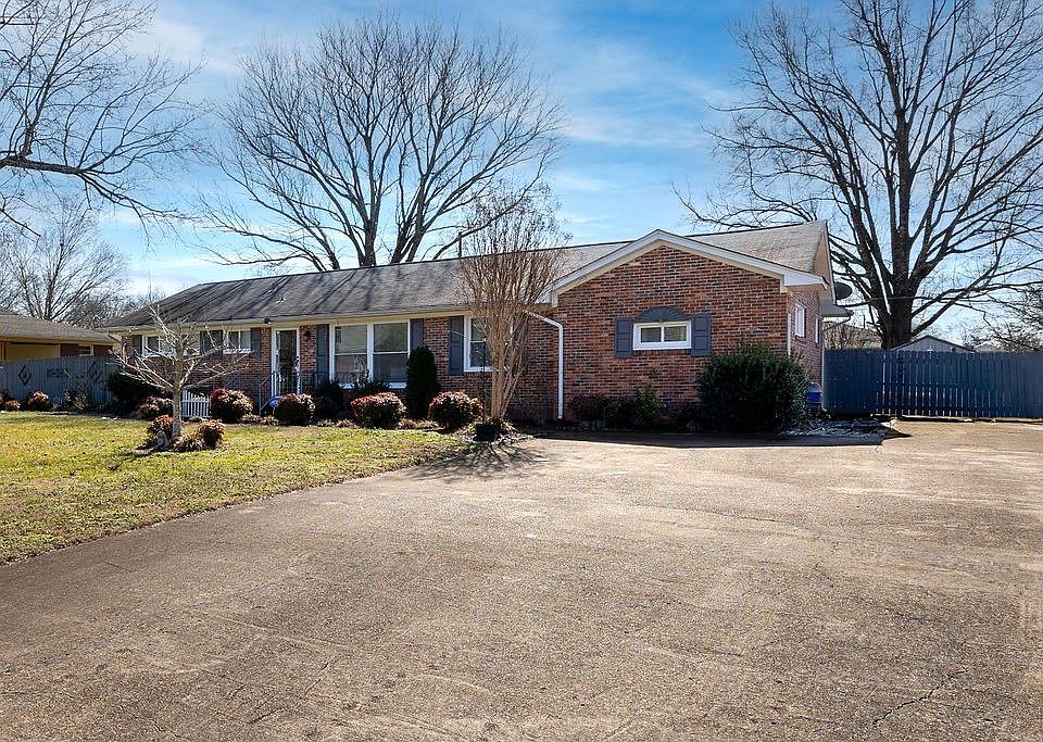 1st image of 219 Admiral Cir