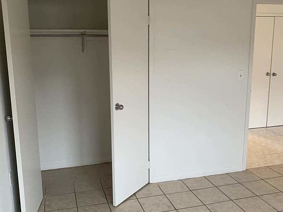 5th image of 3034 31st St APT 4A