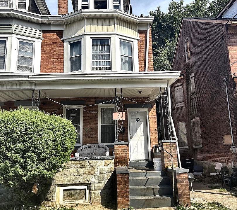 1st image of 131 Hoffman Ave